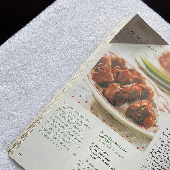 Gooseberry Patch Christmas Book 11 Paperback– 2009 - Picture 9 of 11